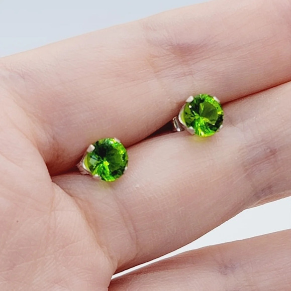 New Bright Green Round CZ Sterling Silver Earrings - Picture 1 of 6